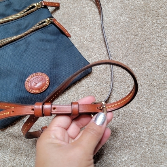 Dooney and Bourke Nylon blue crossbody zipper bag - Picture 7 of 10